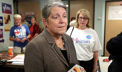 נפוליטנו בקמפיין הבחירות של הילרי קלינטון ב-2016. צילום: Gage Skidmore