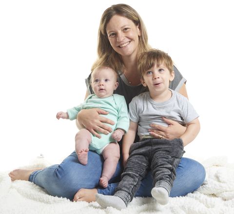 יזמית ואמא. חביב כוחיי עם ילדיה דניאל ואמה. אלבום משפחתי