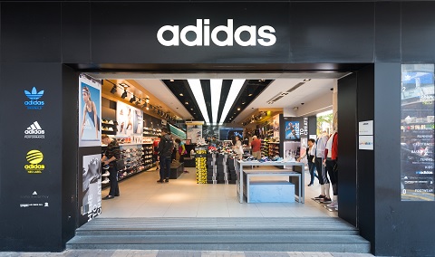 להמציא את הסניקרס מחדש. צילום: Shutterstock